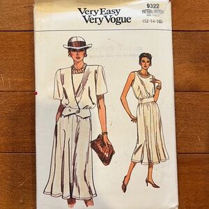 Very Easy Very Vogue 9322 Women's Jacket and Dreas Pattern